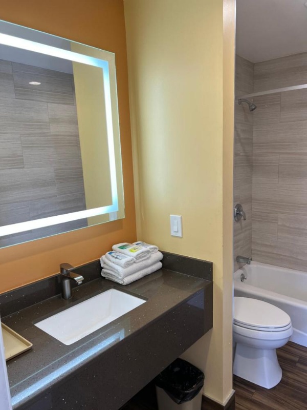 Walnut Inn & Suites West Covina image 10