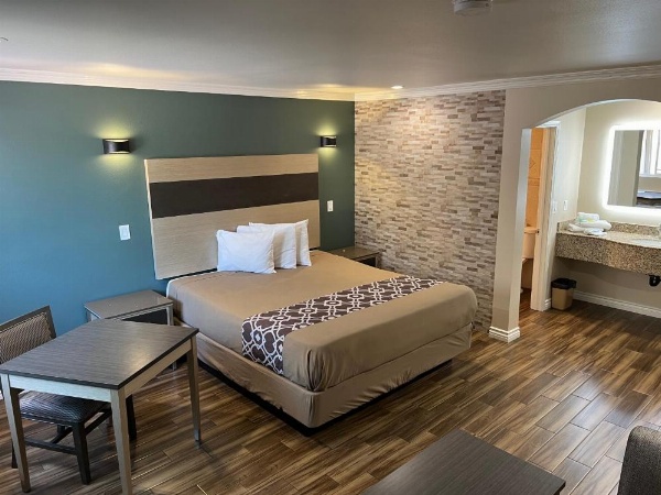 Walnut Inn & Suites West Covina image 23