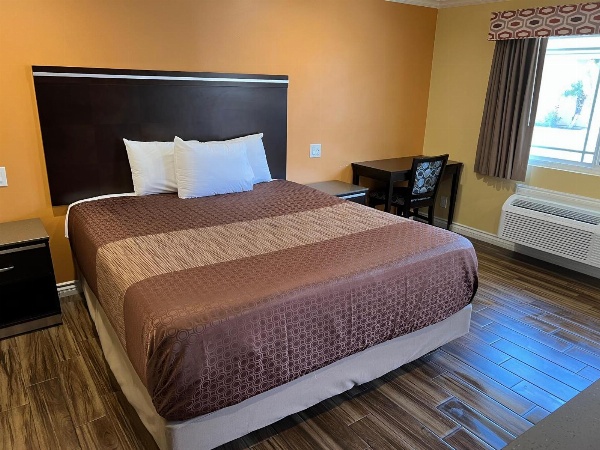 Walnut Inn & Suites West Covina image 7
